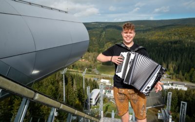 Klingenthaler Volksmusik-Talent lädt in die Sparkasse Vogtland Arena