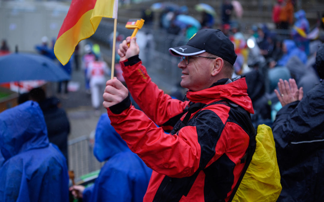 Starke Fans, starkes Team. Klingenthal trotzt dem Regen